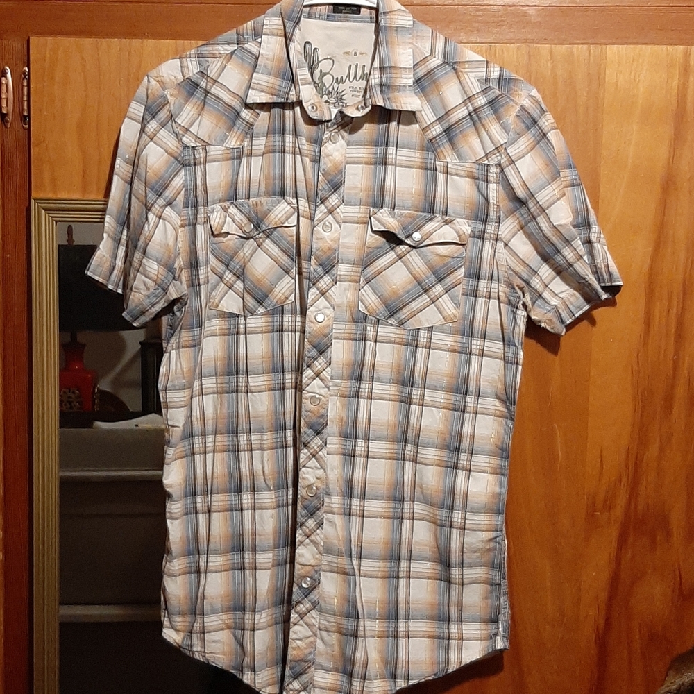 Bullhead button down shirt.